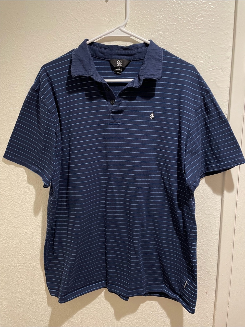 Volcom Navy Light Blue Striped Men’s Polo Shirt Size 2XL 🛹 Great Condition